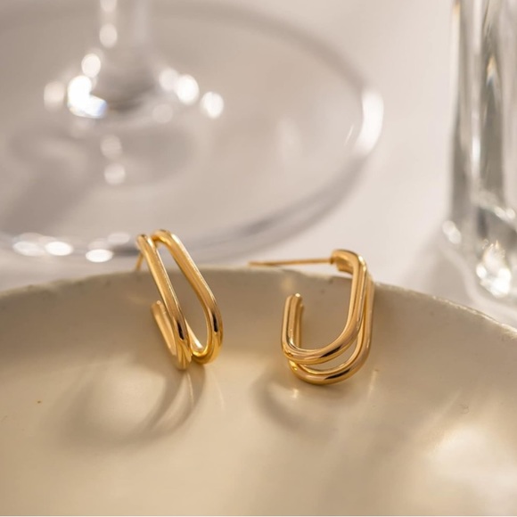 n e w | 18k gold double rectangle open hoop earrings - Picture 2 of 3